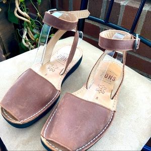 PONS Avaracas Mediterranean Tan Leather Peep-toe Sandals Size 8